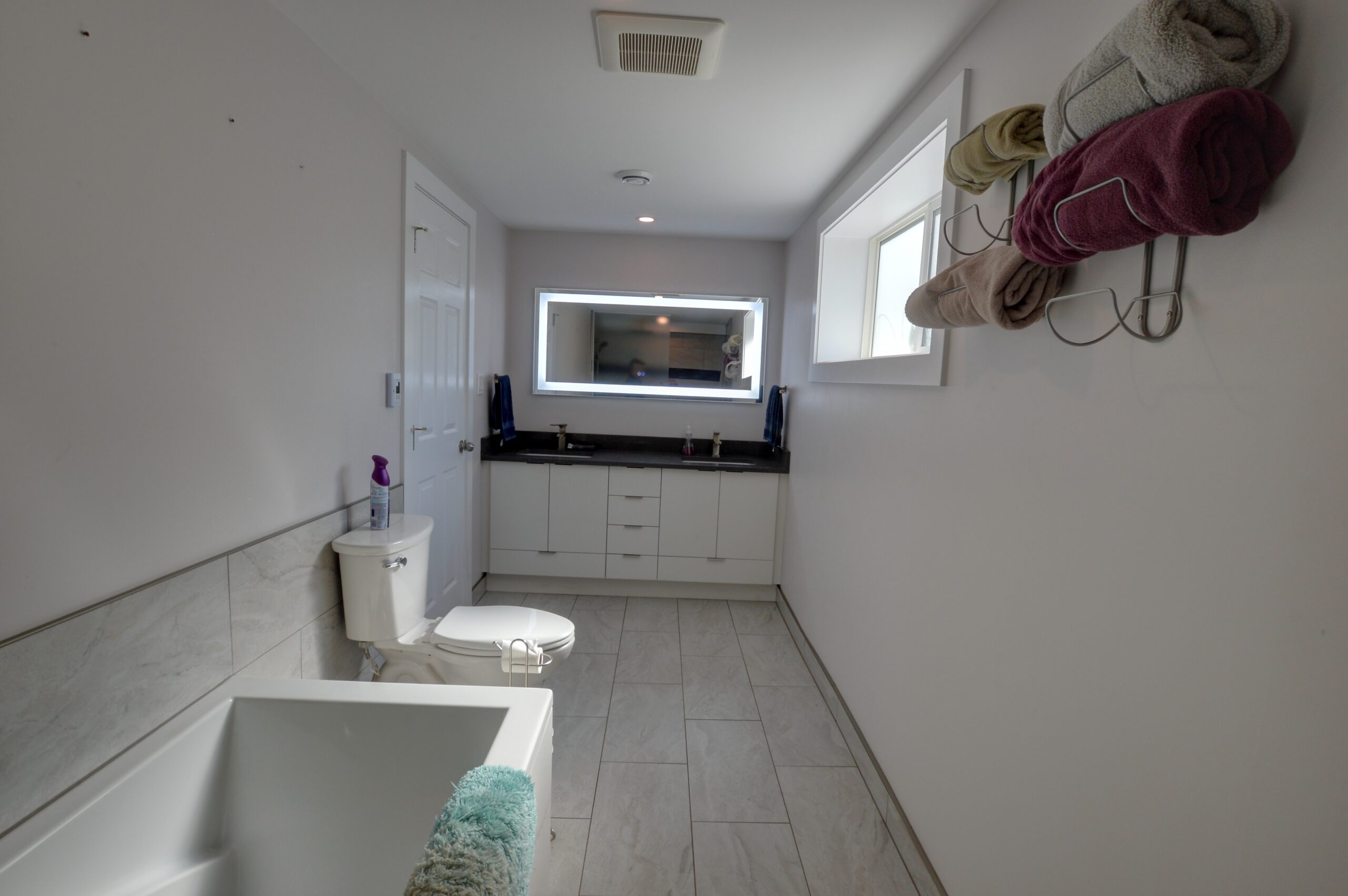 Bathroom 2b