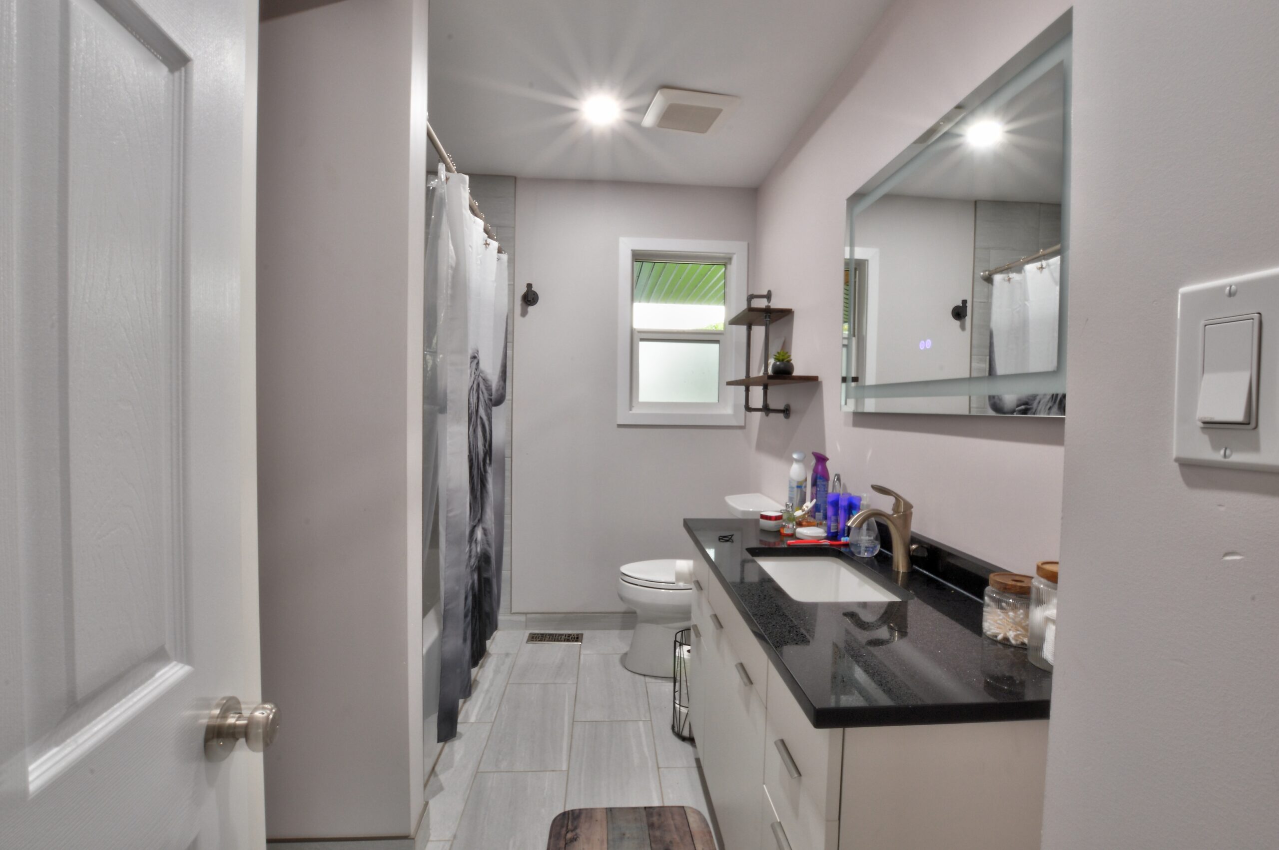 Main Bathroom 1